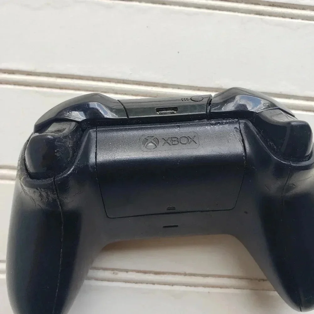 Microsoft Xbox Wireless Controller Carbon Black No Battery Included not tested